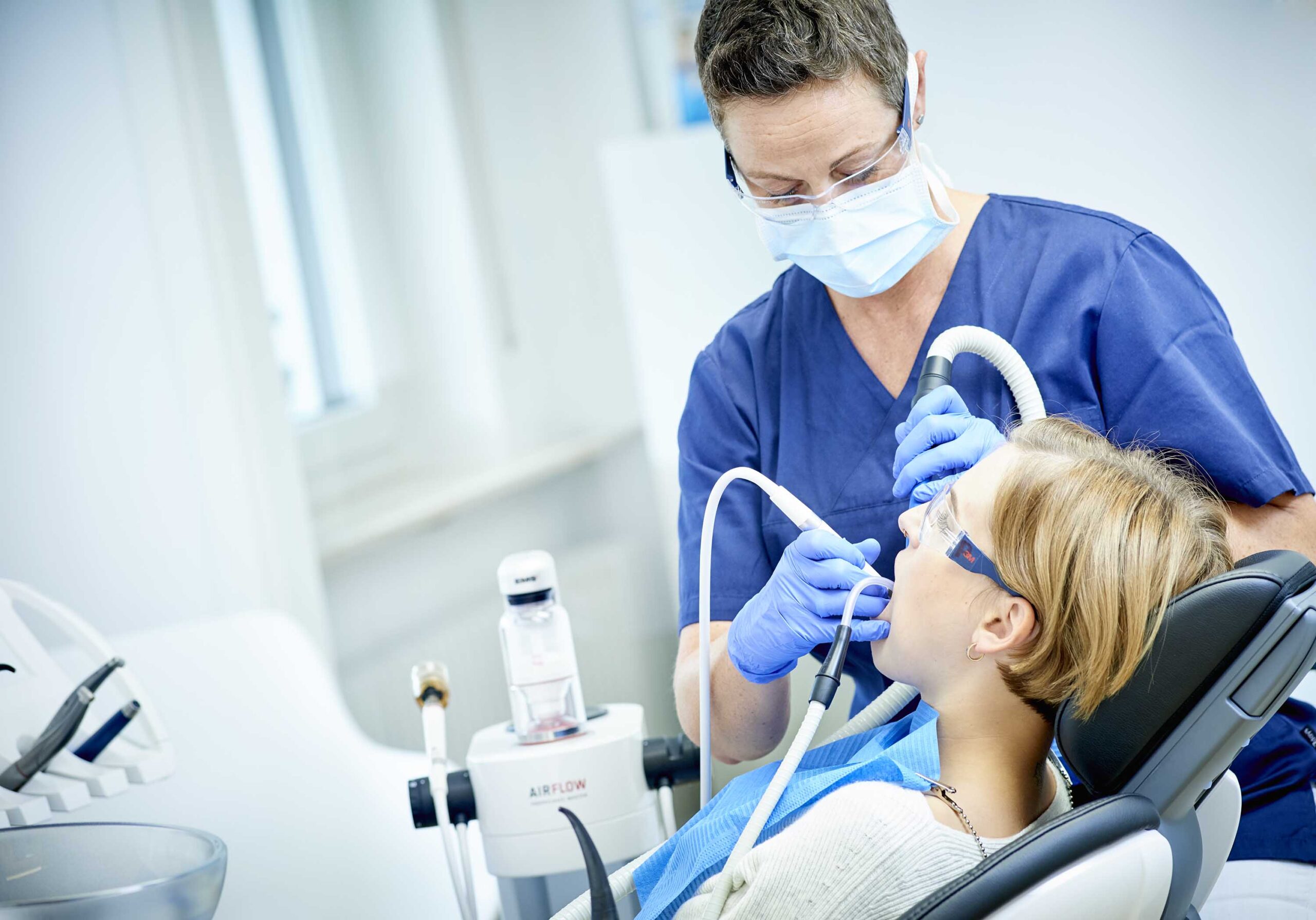 Wie oft sollte man eine professionelle Zahnreinigung machen? Unser Ratgeber für Ihre Zahngesundheit